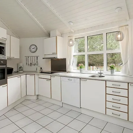 10 Person In L Kken * Gronhoj (Nordjylland)