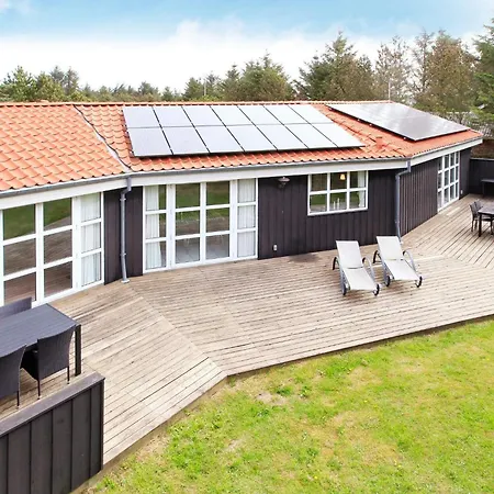 10 Person In L Kken * Gronhoj (Nordjylland)