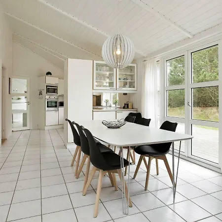10 Person In L Kken * Gronhoj (Nordjylland)